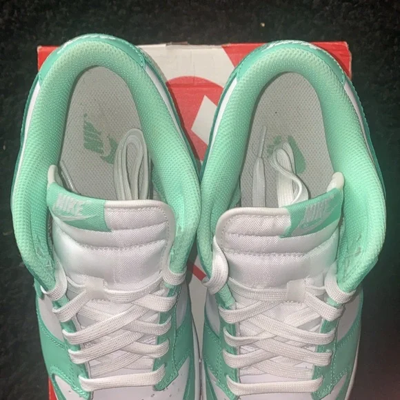 Nike Dunk Low Green Glow (women’s). Sz.9.5W. Original box. Used once/clean